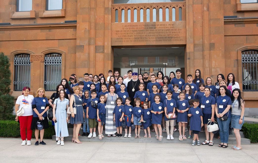 The Catholicos of All Armenians Hosted the Children of the Armenian Cultural Center in Odessa