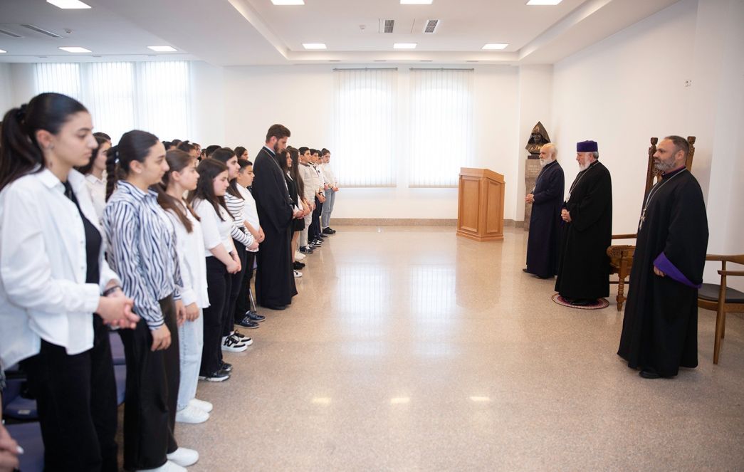 Catholicos of All Armenians Hosted the Winners of the History of the Armenian Church National Olympiad