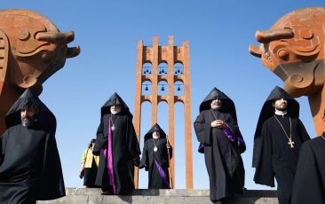 The Catholicos of All Armenians Visited the Sardarapat Memorial