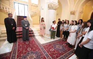 The Catholicos of All Armenians Received the Armenian schoolchildren from Argentina