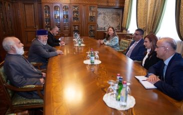 The Catholicos of All Armenians Received the Minister of Social Affairs of the Republic of Lebanon
