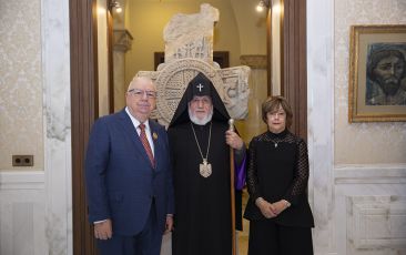 «Սուրբ Սահակ-Սուրբ Մեսրոպ» շքանշան շնորհվեց բարերար, բժիշկ Կարո Դերձակյանին