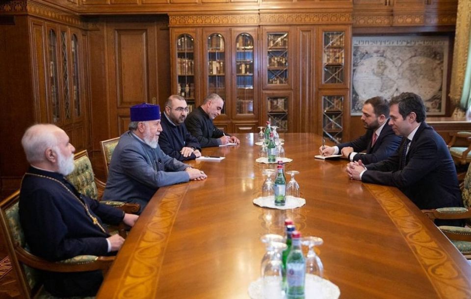 The Catholicos of All Armenians accepted the Ambassador of the Republic of Greece to RA