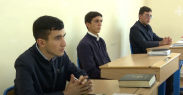 2022-23 ուսումնական տարին Գևորգյան ճեմարանի սաները կանցկացնեն Վազգենյան դպրանոցի հարկի տակ