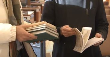 Մայր Աթոռի մատենադարանը և Հայաստանի պատմության թանգարանը գրքեր փոխանակեցին