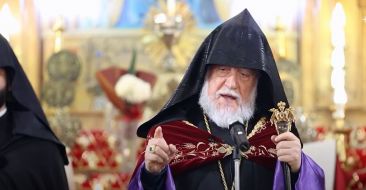 Catholicos Aram I visited Aleppo, toured the regions affected by the earthquake